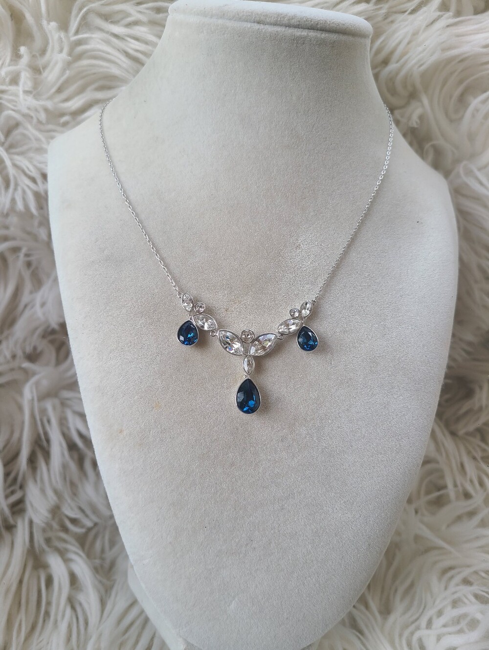 Stunning Swarovski Blues Drop Shape Necklace- Excellent Condition
